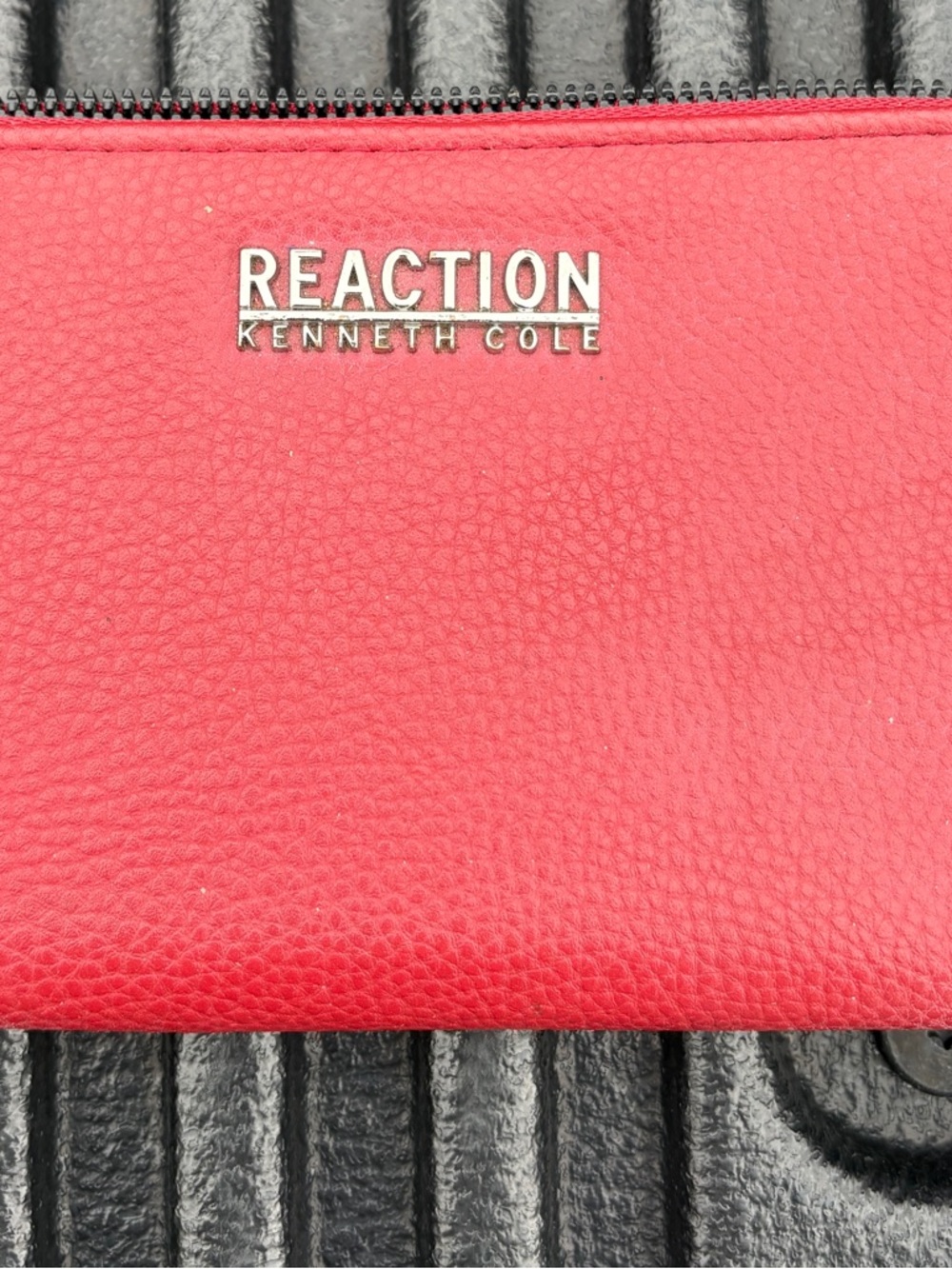 Kenneth Cole Reaction Red Pebble Leather Zip Wallet. Good Condition
